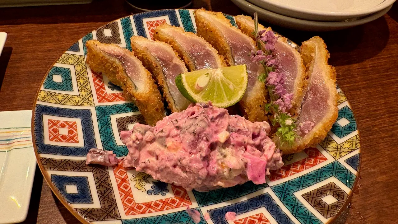 A fried horse mackerel fillet topped with purple tartar sauce made with shibazuke pickles