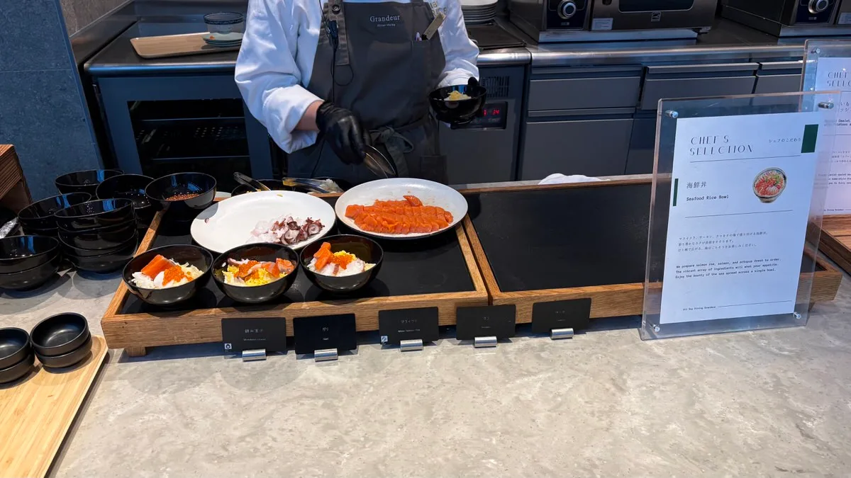 The seafood bowl counter at the buffet with a chef's station